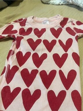 Hanna Andersson Light Pink shorts sleeve and shorts pajamas with Red Heart Motif